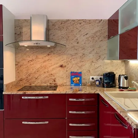 Renting Spacious 2 Bedroom With Sea View Les Pins ! *